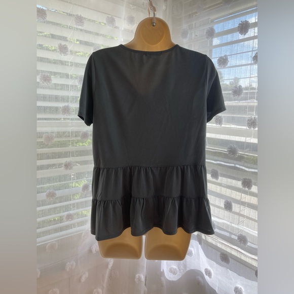 grey short sleeve top size medium - Picture 4 of 4